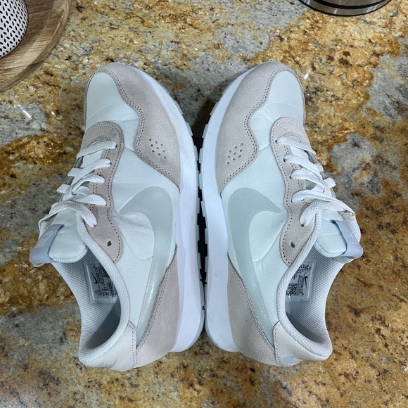 Nike MD Valiant size 6.5 - Picture 6 of 8